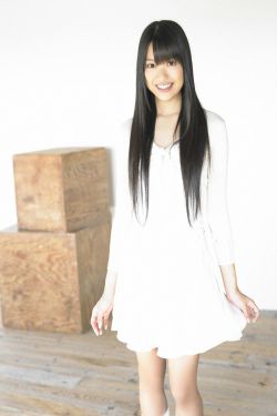 与漂亮美胸妹子深夜啪啪
