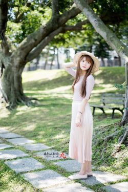 摸奶吃奶