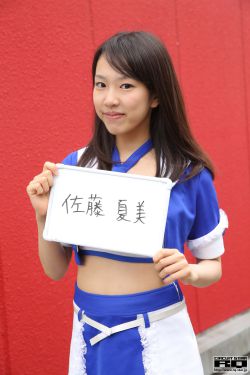 小女孩光屁屁
